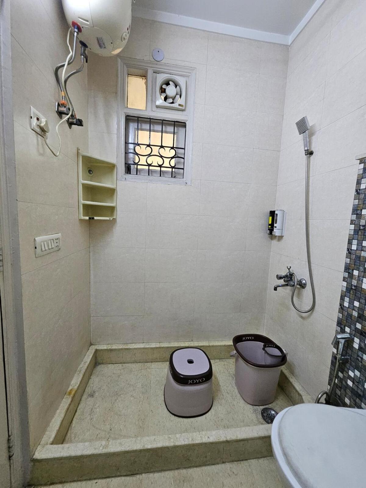 Away A Spacious Abode Apartment New Delhi
