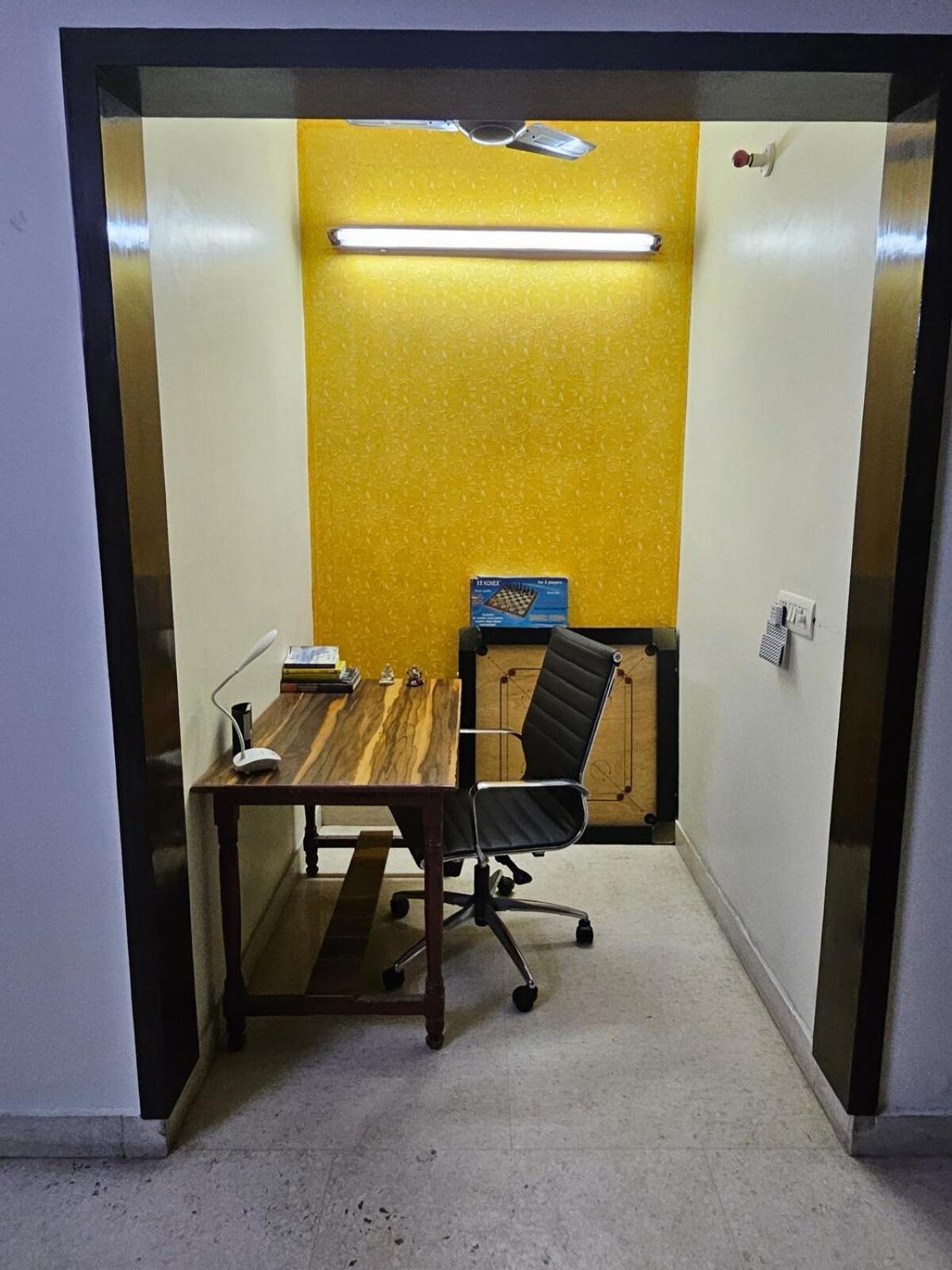 Away A Spacious Abode Apartment New Delhi