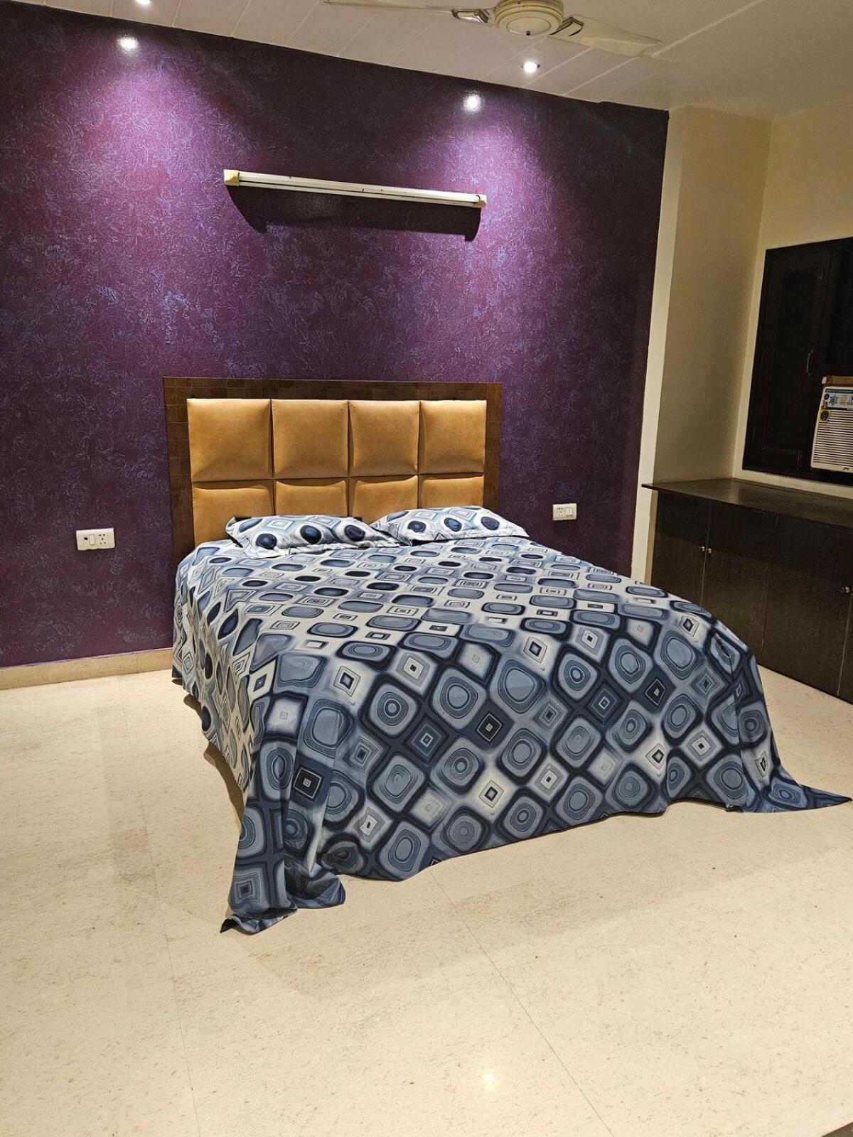 Away A Spacious Abode * New Delhi