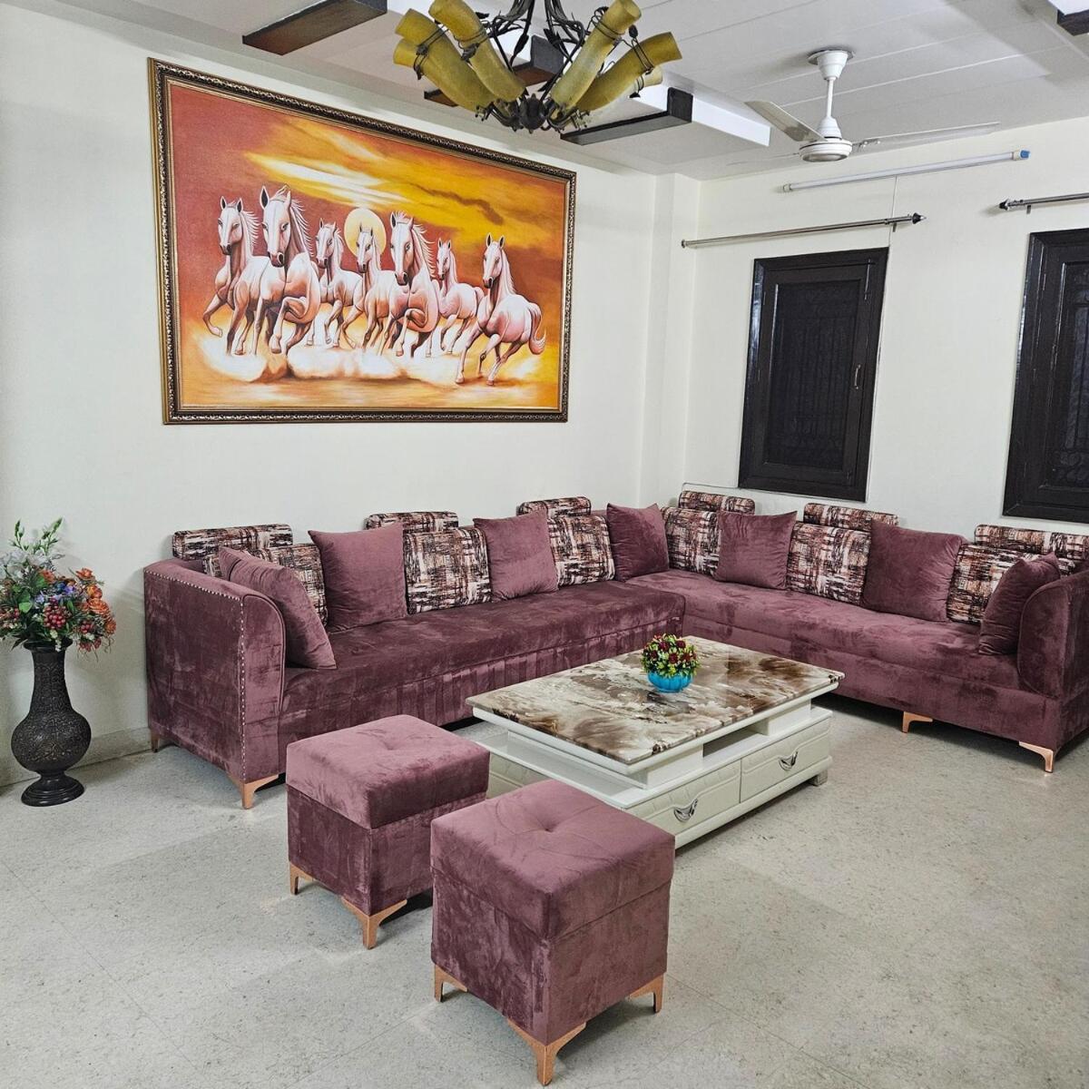 Away A Spacious Abode Apartment New Delhi